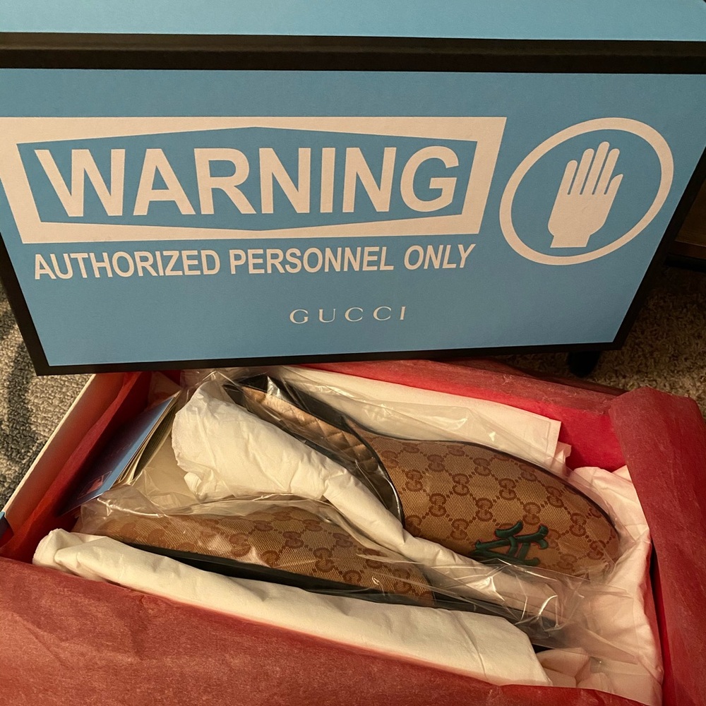 $950 GUCCI GG Slippers with LA Angels Patch BNIB - Picture 7 of 7